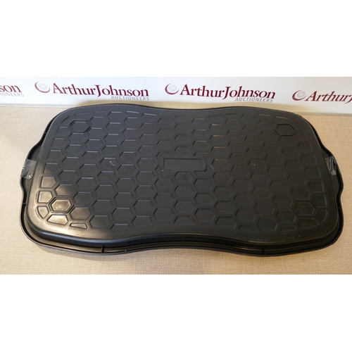 6021 - A pack of 2 Strata tidy / boot trays and four Michelin car mats, (388-190) *This lot is subject to V... 
