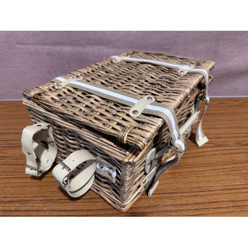 3066 - A wicker picnic basket and cutlery
