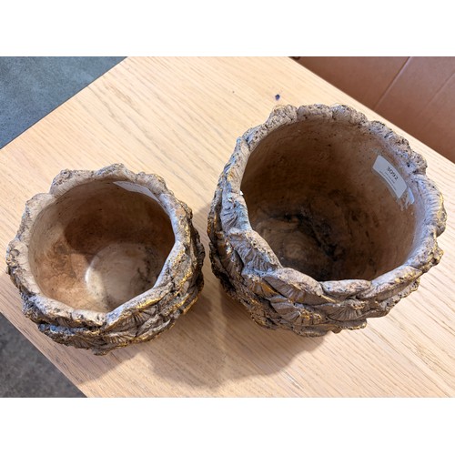 3067 - Two petal effect garden planters
