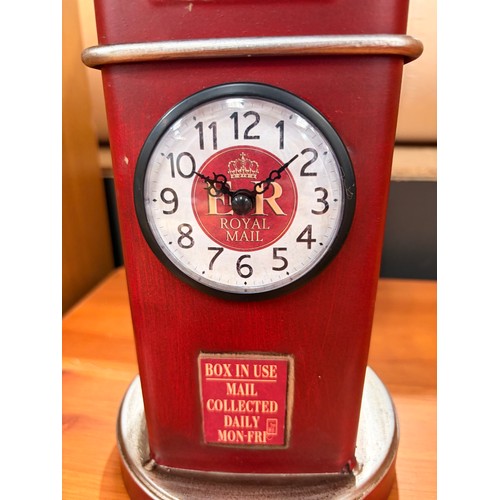 3072 - A table clock in the form of a red post box