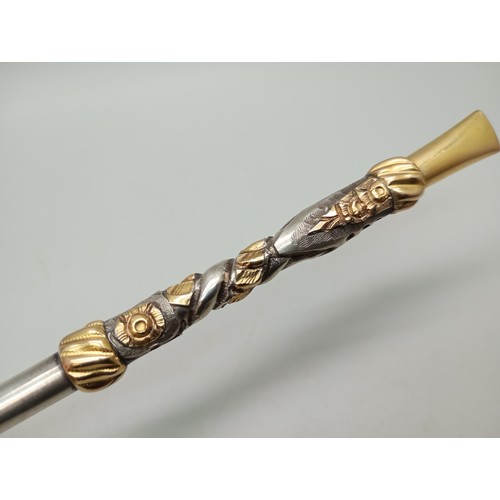 7346 - An Argentinian .800 silver and 18k gold plated tea straw, 39g, 20cm