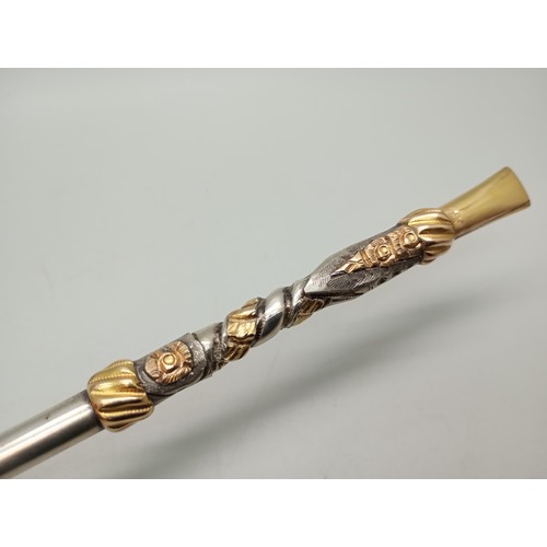 7346 - An Argentinian .800 silver and 18k gold plated tea straw, 39g, 20cm