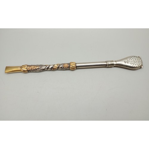 7346 - An Argentinian .800 silver and 18k gold plated tea straw, 39g, 20cm