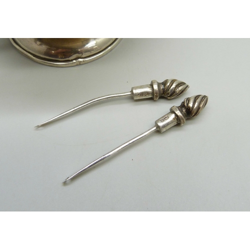 7021 - An Edwardian silver oil burner, Birmingham, 1904, 150g (weighted base), 9.8cm handle to handle