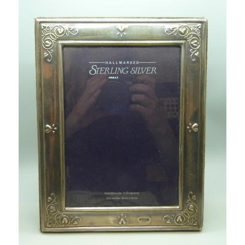 7002 - A Carr's Art Nouveau style large silver photograph frame, Sheffield, 1992, 22.4 x 17.5cm, 16.8 x 12c... 