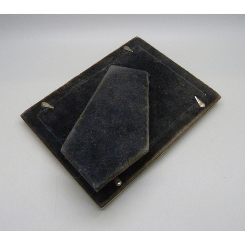 7003 - A silver photograph frame, Sheffield, 1987, 15.8 x 11.8cm, 12.4 x 8.6cm