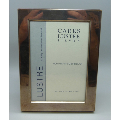 7006 - A Carr's silver photograph frame, Sheffield, 2006, 15 x 11.5cm, 12 x 8.2cm aperture