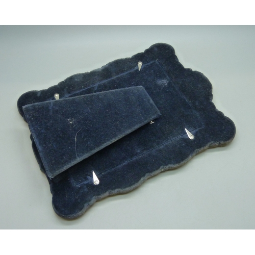 7009 - A silver photograph frame, Sheffield, 1993, 21 x 15.2cm, 13.6 x 9.4cm aperture