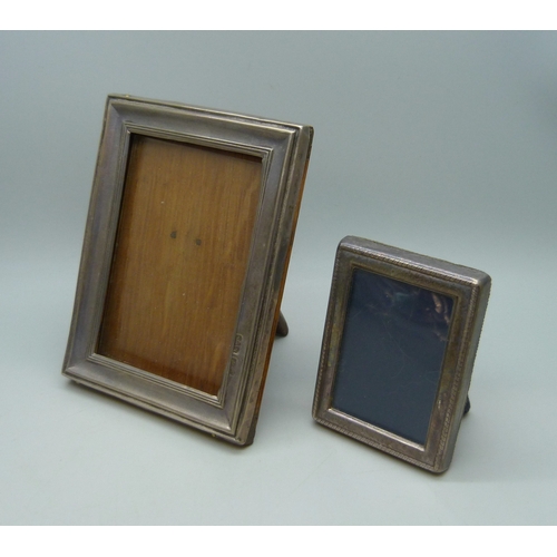 7013 - Two small photograph frames, the larger example George V, Chester, 1921, 11 x 8.2cm, the other a Car... 