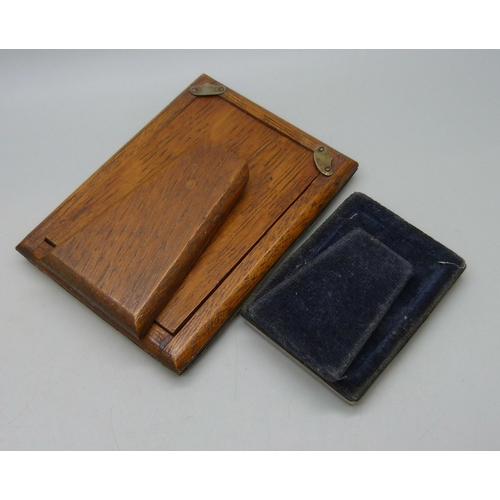 7013 - Two small photograph frames, the larger example George V, Chester, 1921, 11 x 8.2cm, the other a Car... 
