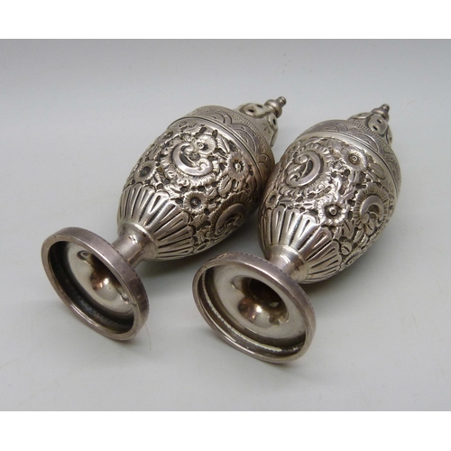 7016 - A pair of late Victorian silver peppers, MJ, London, 1891, 61g, 8.4cm