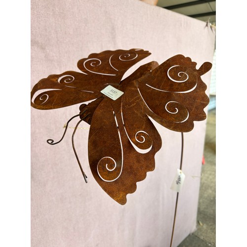 3137 - A rustic effect butterfly garden decoration
