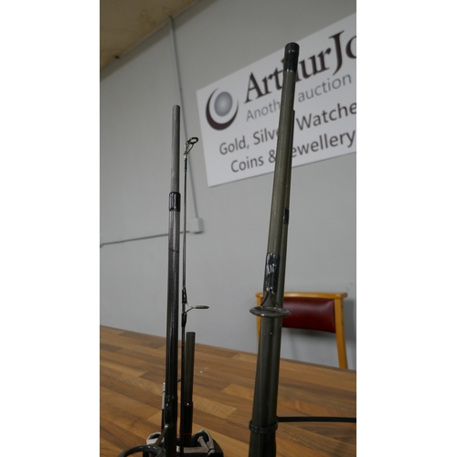 5011 - Fishing rods - carp fishing x2, coarse fishing x2, Shakespeare Quo Carp and reel, Leeda Power Carp, ... 