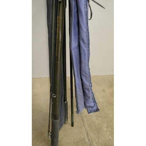 5011 - Fishing rods - carp fishing x2, coarse fishing x2, Shakespeare Quo Carp and reel, Leeda Power Carp, ... 