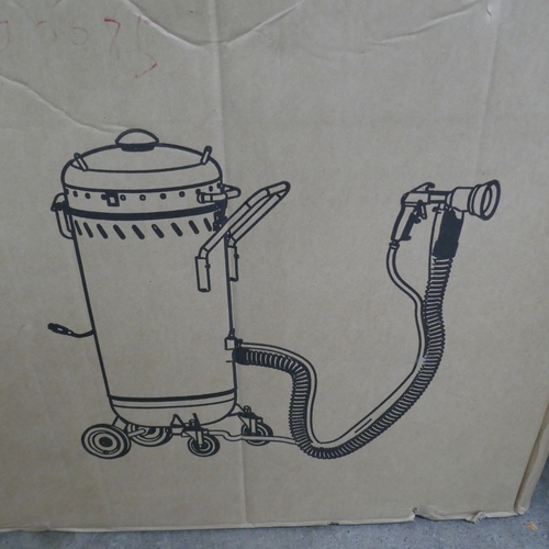 5062 - A boxed sample 28 gallon abrasive blaster with vacuum  *This lot is subject to VAT