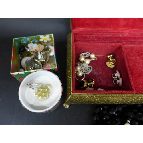2056 - A collection of costume jewellery