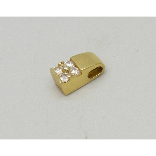 7055 - An 18ct gold and four stone diamond pendant, 0.9g, 9mm