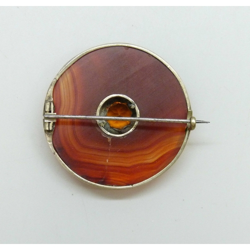 7060 - A large white metal agate and orange paste stone brooch, possibly Scottish, a/f, 4.5cm, 15.9g