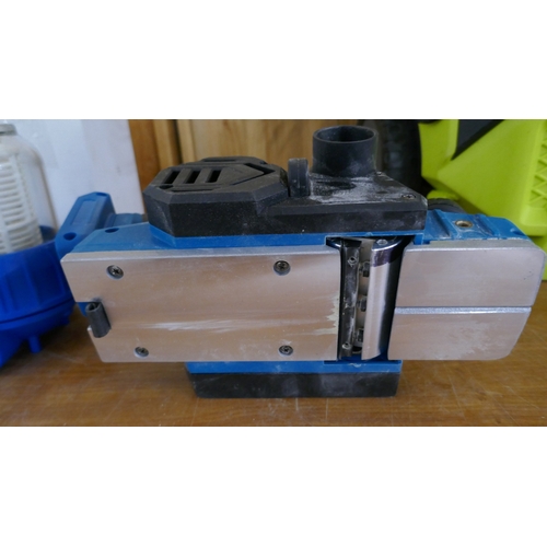 5058 - A sample battery powered electric planer and a sample pre-filler *This lot is subject to VAT