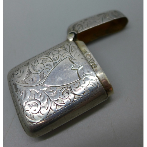 7045 - A George V silver vesta case, Chester, 1927, 16g, 4.1cm