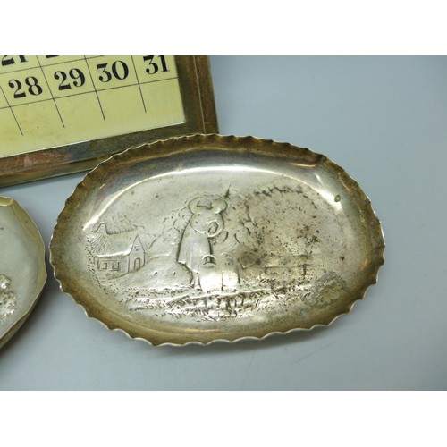 7048 - An Edwardian silver desk calendar with faux ivory cards, Chester, 1907, 12.3cm, a Victorian silver d... 