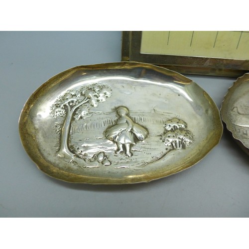 7048 - An Edwardian silver desk calendar with faux ivory cards, Chester, 1907, 12.3cm, a Victorian silver d... 