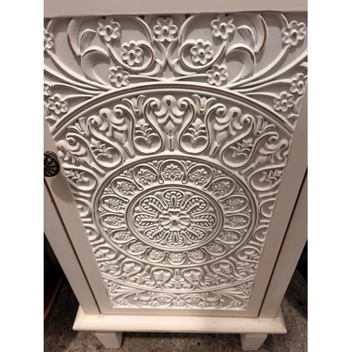 3063 - A white single door, single drawer bathroom cabinet