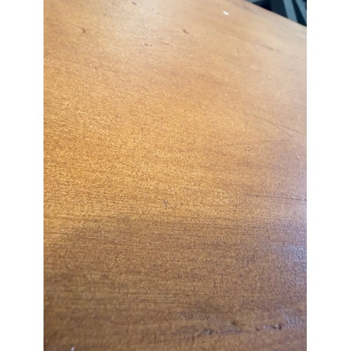 3097 - An extra large ceramic wood effect peg bench
