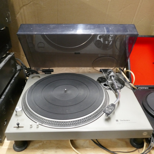 5004 - A large quantity of assorted Hi-Fi including a Marantz CD-63 compact disc player, a Sherwood AI-5010... 