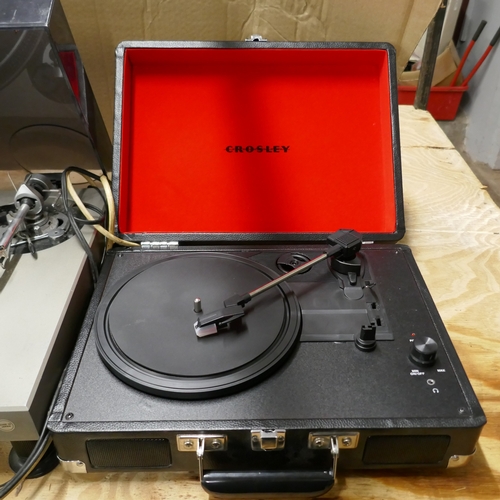 5004 - A large quantity of assorted Hi-Fi including a Marantz CD-63 compact disc player, a Sherwood AI-5010... 