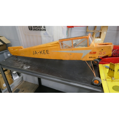 5015 - A quantity of assorted model planes and model plane parts