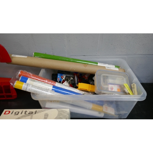 5015 - A quantity of assorted model planes and model plane parts