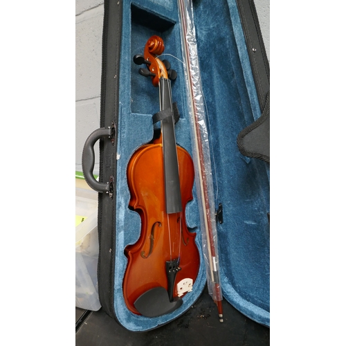 5016 - A Valencia GG-160 acoustic guitar, a Cort G-series electric guitar and a violin