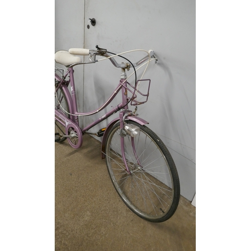 5030 - A Raleigh Caprice bicycle