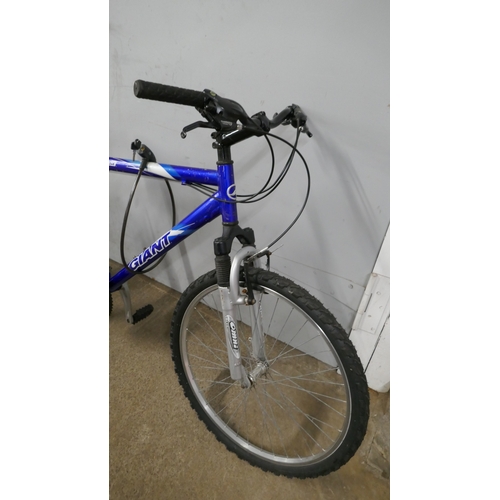 5031 - A Giant Rock SE front suspension bike