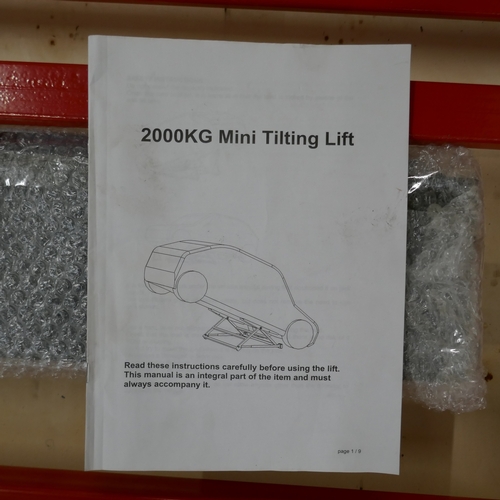 5081 - A sample 2000kg mini-tilting lifting table  *This lot is subject to VAT