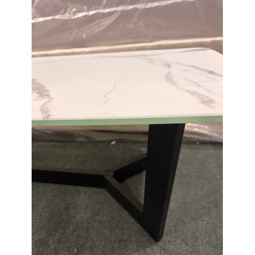 3074 - A marble effect coffee table