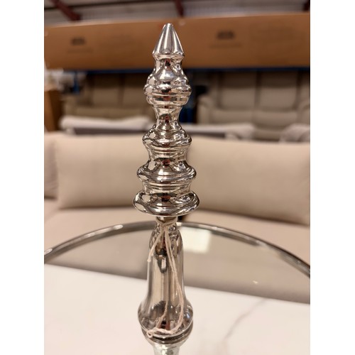 3077 - A medium two tier chrome cake stand