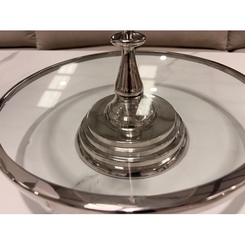 3077 - A medium two tier chrome cake stand