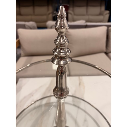 3078 - A two tier chrome cake stand