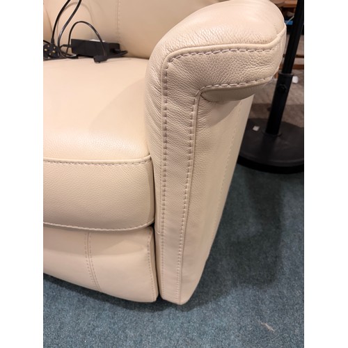 3086 - A cream electric reclining armchair