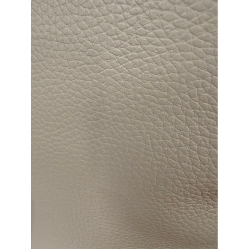 3086 - A cream electric reclining armchair