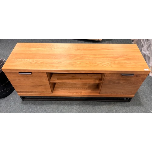 3088 - An oak two door television unit