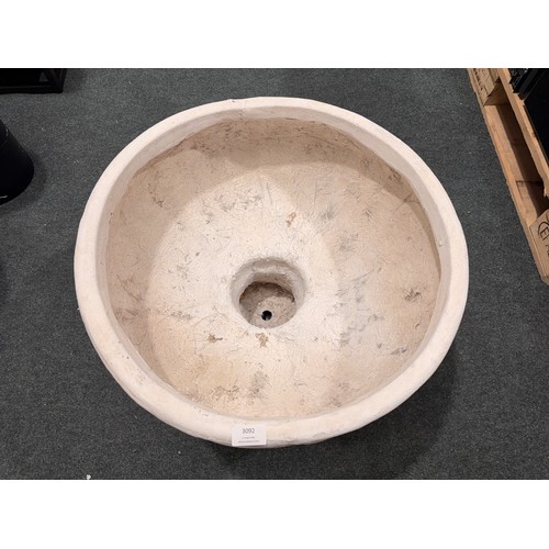 3092 - A large stone effect planter