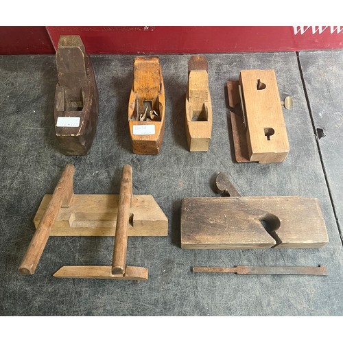 5003A - A quantity of assorted wooden planes, including Block Planes, Moulding Planes and Shaping Planes