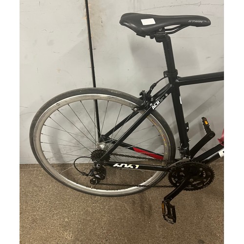 5020 - A B-Twin Evo Sport Triban 520 aluminium framed road bike with carbon forks, Schwalbe tyres and Shima... 