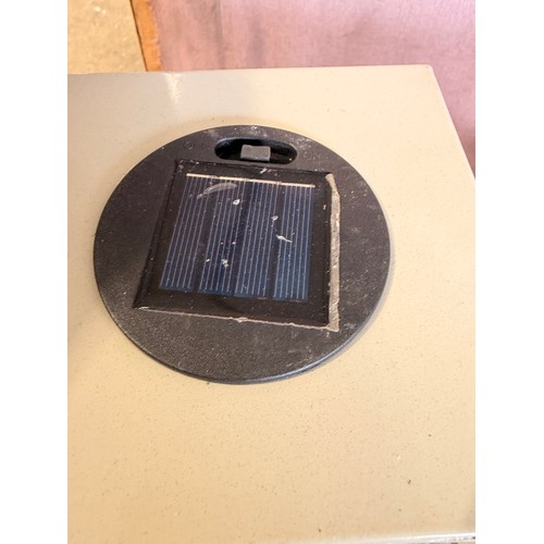 3060D - A metal solar LED garden light