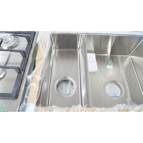 3151 - An Idro 1.5 bowl right hand drainer stainless steel sink (651-42) *This lot is subject to VAT