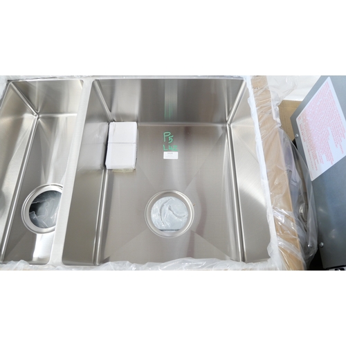3151 - An Idro 1.5 bowl right hand drainer stainless steel sink (651-42) *This lot is subject to VAT