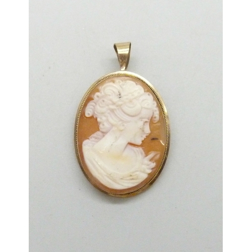 Lot 7049      